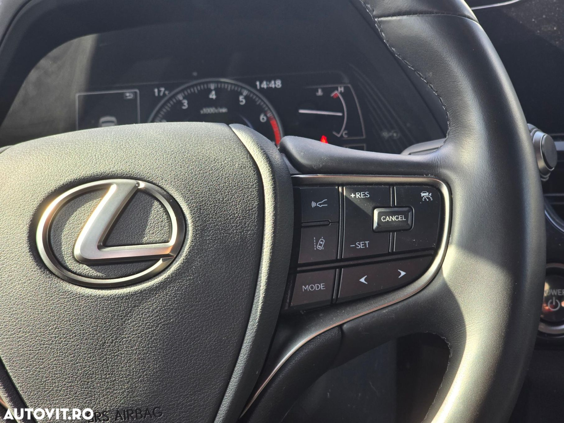 Lexus UX 250h 2.0L HEV 20H- (178 HP) 4X2 CVT Executive - 16