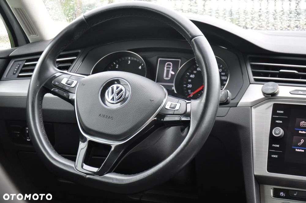 Volkswagen Passat 2.0 TDI SCR Comfortline - 30