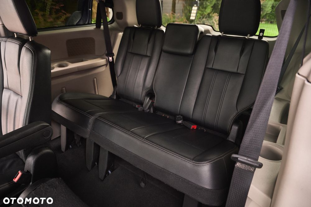 Chrysler Town & Country - 28