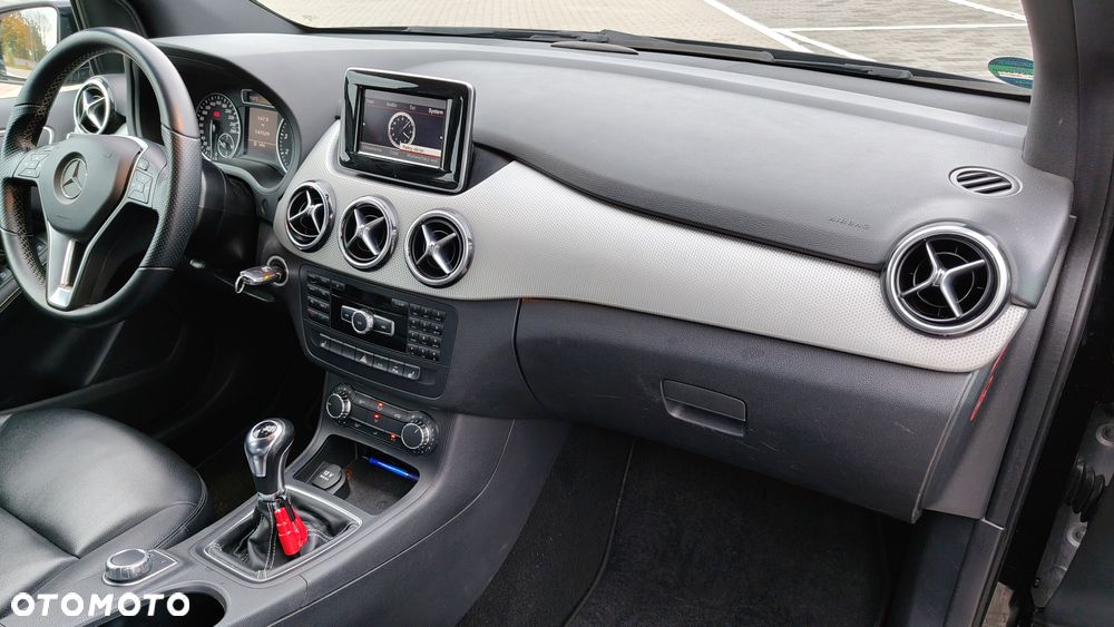 Mercedes-Benz Klasa B 200 Edition - 21