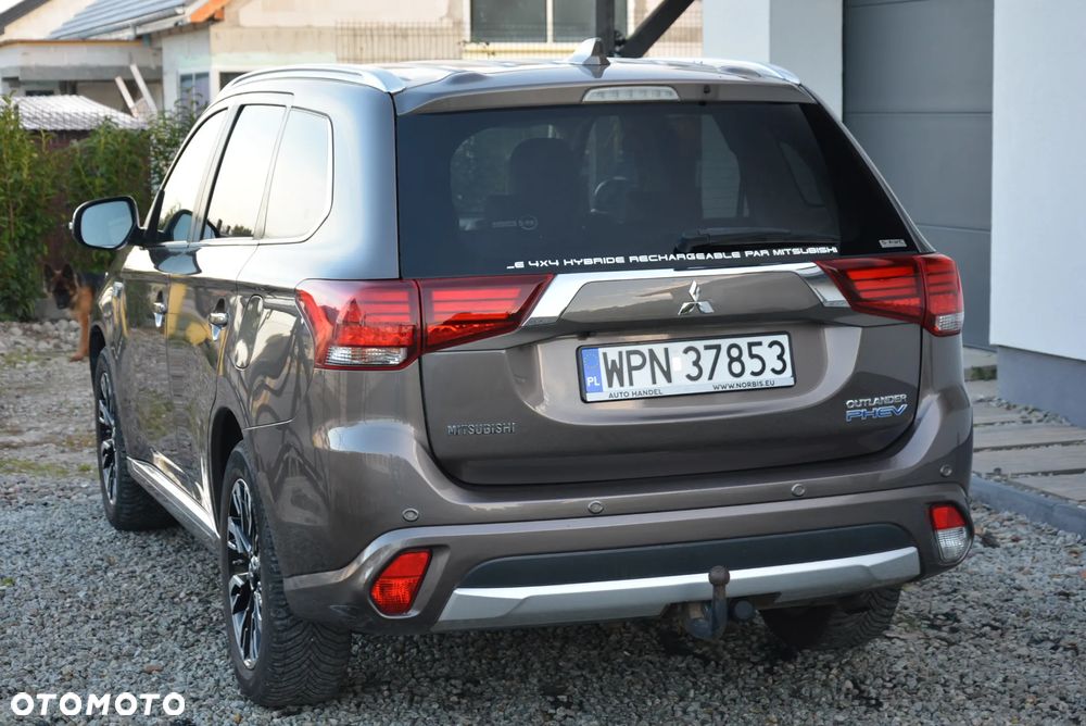 Mitsubishi Outlander 2.0 4WD Plug-In Hybrid - 12