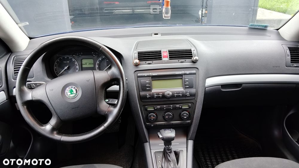 Skoda Octavia 2.0 TDI Ambiente DSG - 4