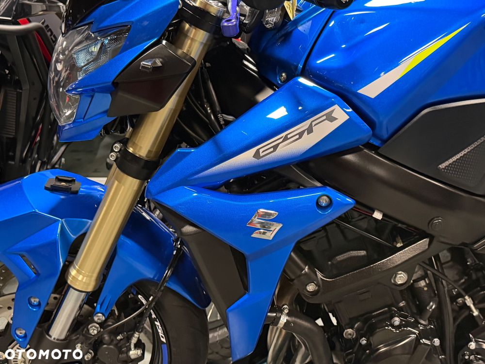 Suzuki GSR - 36