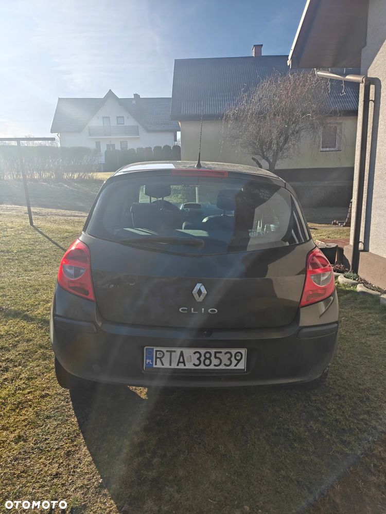 Renault Clio 1.4 16V Authentique - 6