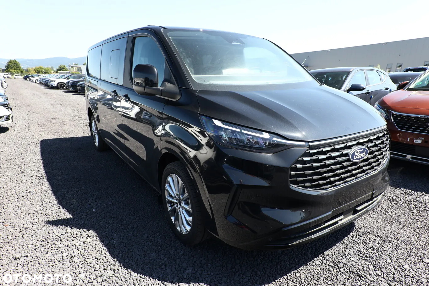 Ford Tourneo Custom 320 L2H1 VA Autm Titanium - 2