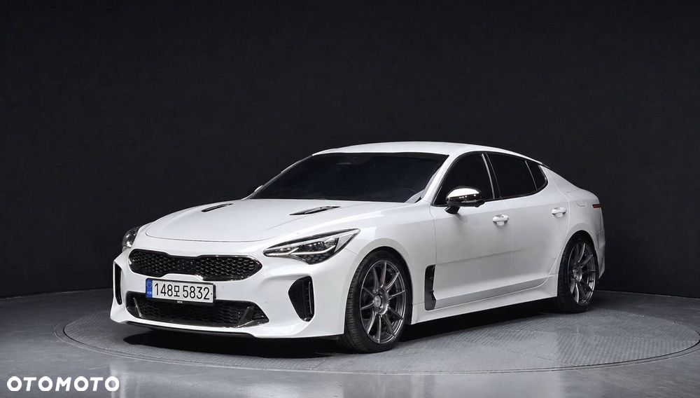 Kia Stinger - 1