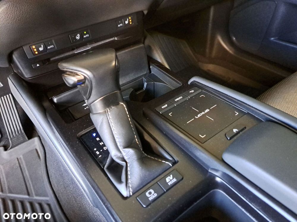 Lexus ES 300h Business Edition + - 32