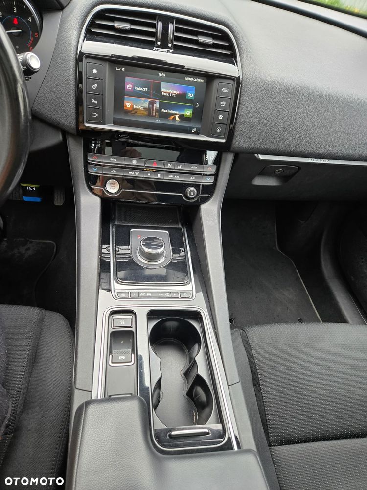 Jaguar F-Pace 2.0 i4D AWD Prestige - 28