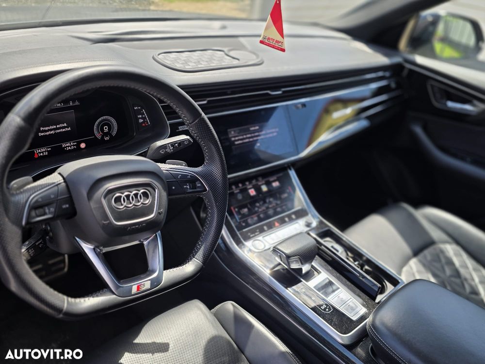 Audi Q8 - 9