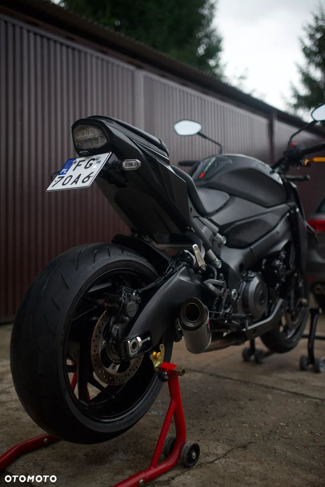 Suzuki GSX - 8