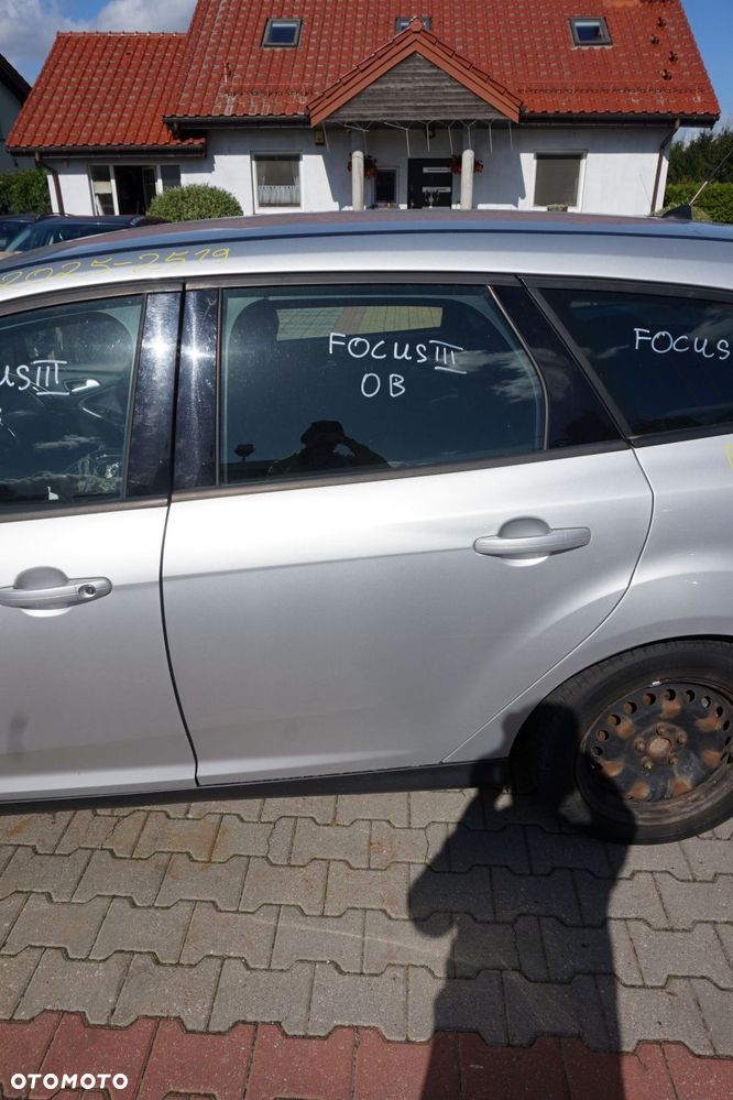 DRZWI TYLNE PRAWE FOCUS III MK3 KOMBI 0B OB  SREBRNY FORD 2010-2014 - 1