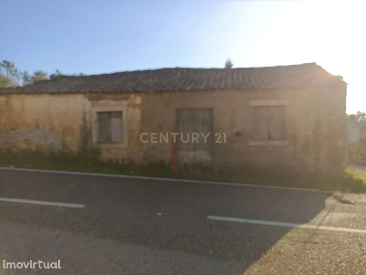 Casa antiga em pedra mais terreno excelente negocio - Grande imagem: 4/29