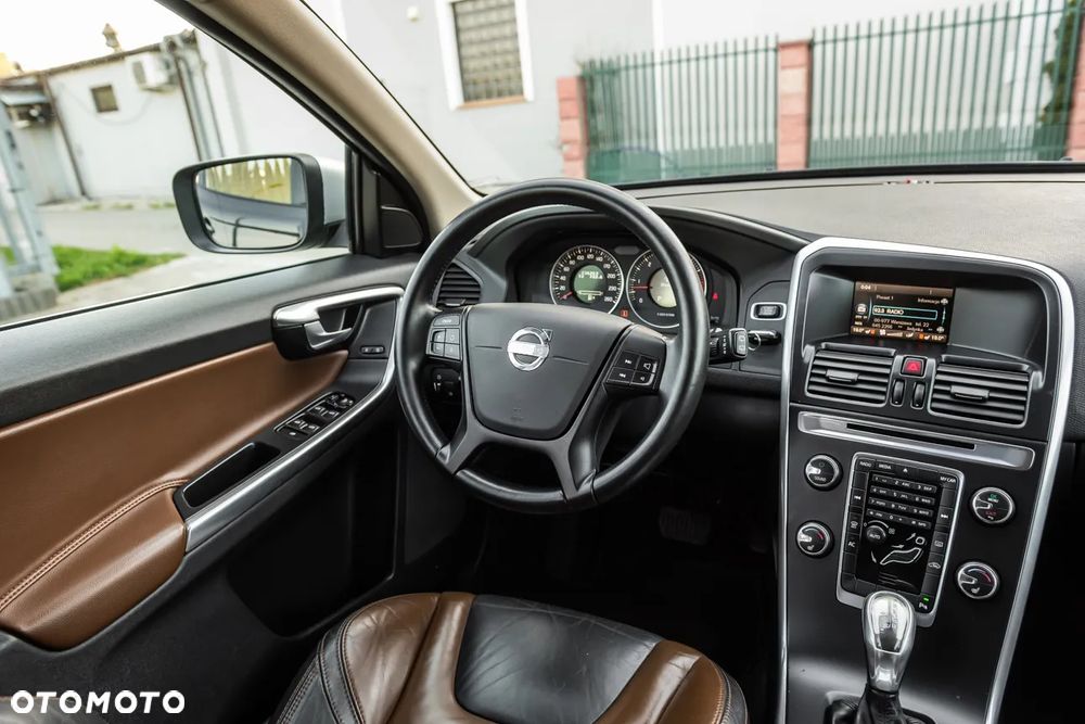Volvo XC 60 2.4D AWD Momentum - 26