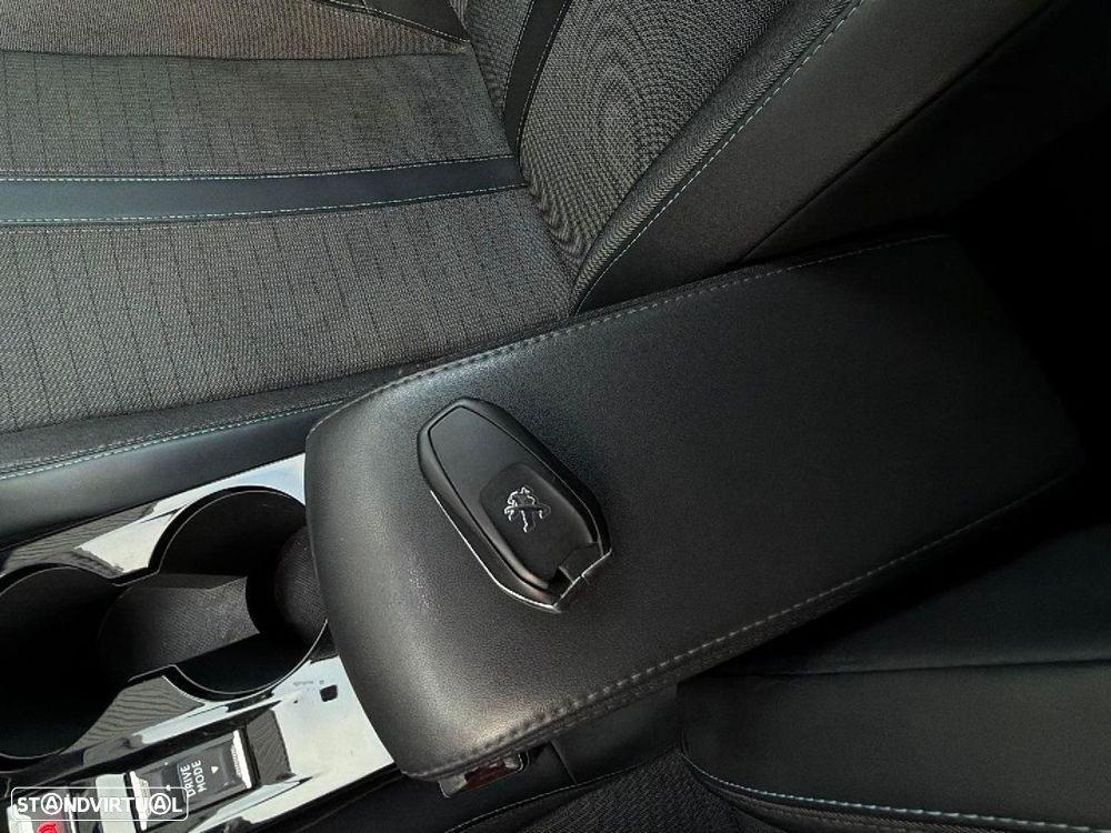Peugeot 2008 1.2 PureTech Allure EAT8 - 15