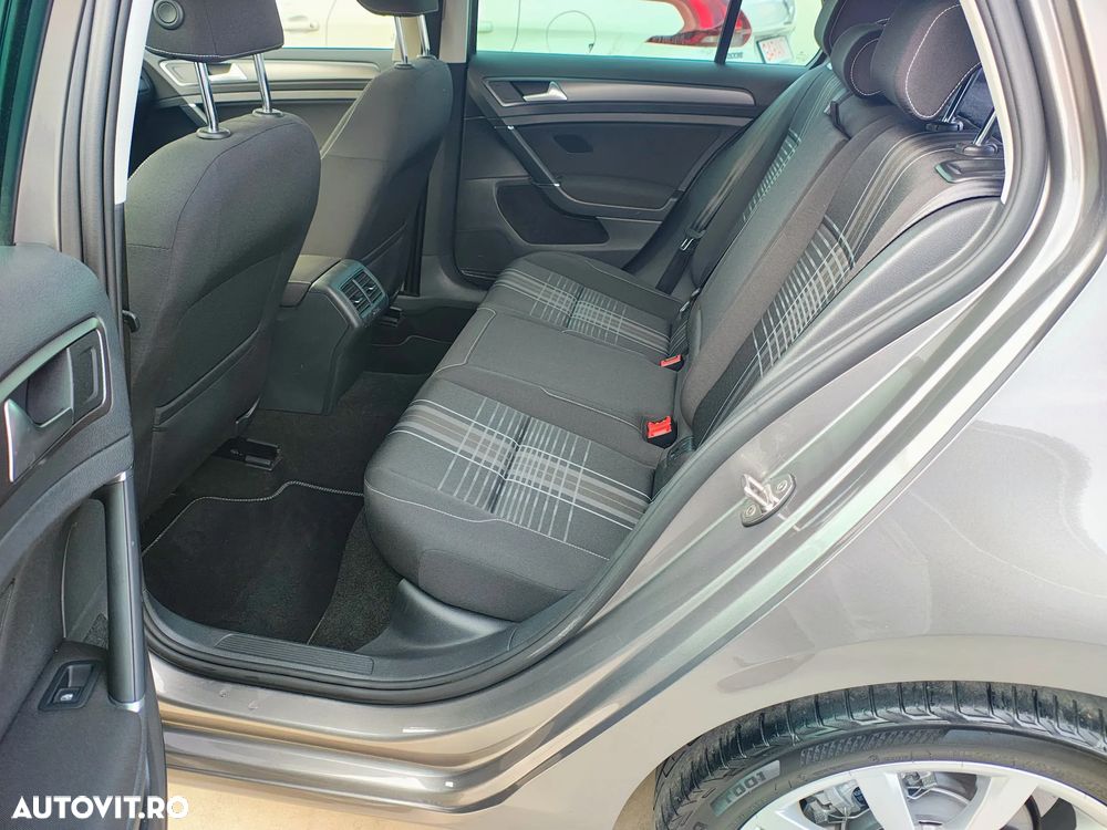 Volkswagen Golf 1.6 TDI BlueMotion Technology Lounge - 25