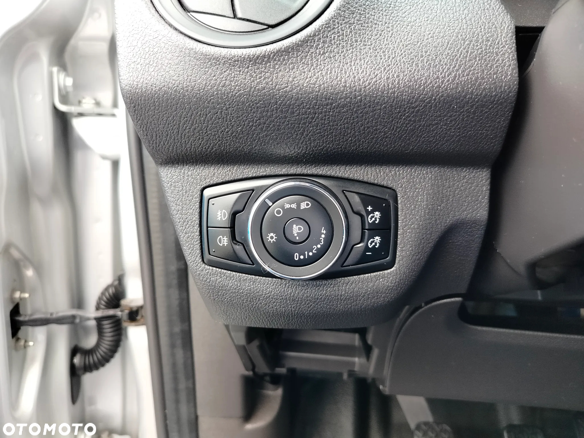 Ford Transit Courier - 13