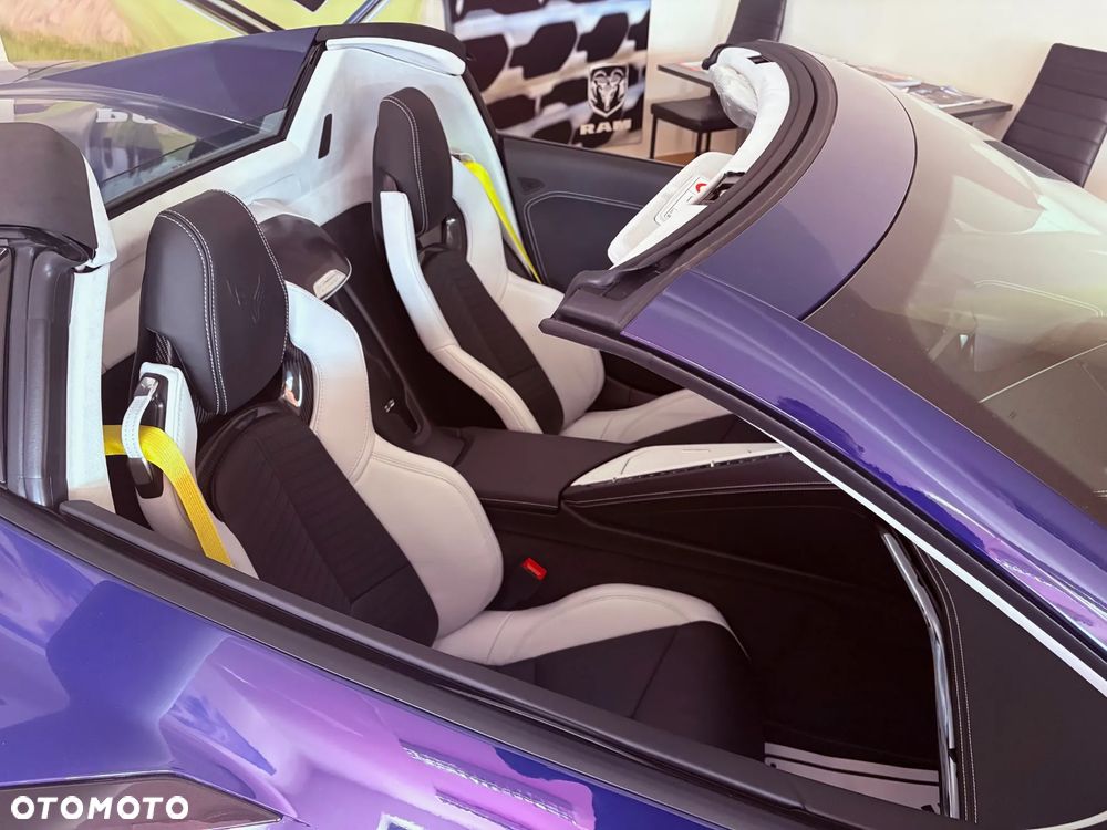 Chevrolet Corvette - 23