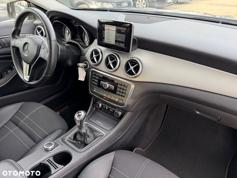 Mercedes-Benz GLA 200 Urban - 39