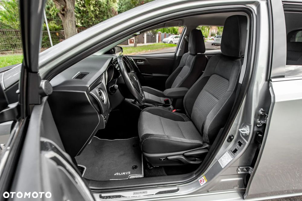 Toyota Auris Hybrid 135 Premium - 6