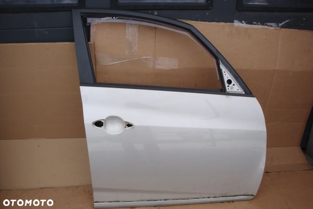 KIA VENGA drzwi prawe przednie lak QU - 1