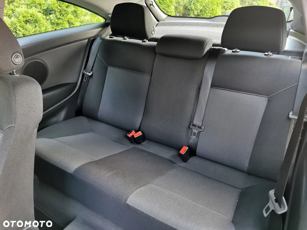 Opel Astra III GTC 1.4 Cosmo - 4
