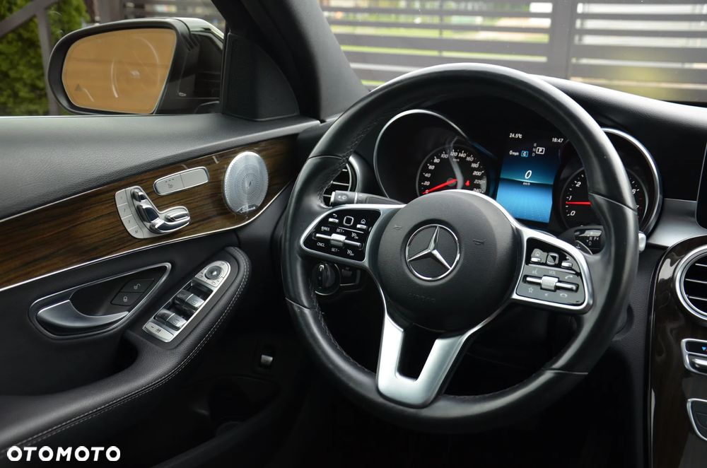Mercedes-Benz Klasa C 300 4Matic 9G-TRONIC Exclusive - 31