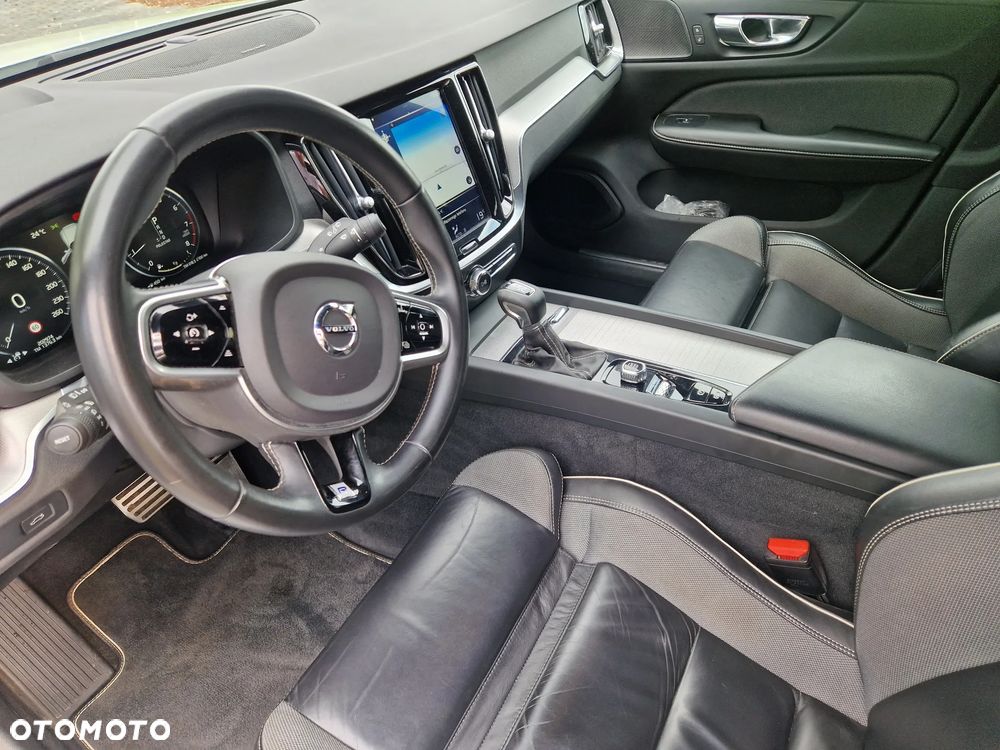 Volvo V60 T6 AWD R-Design - 35
