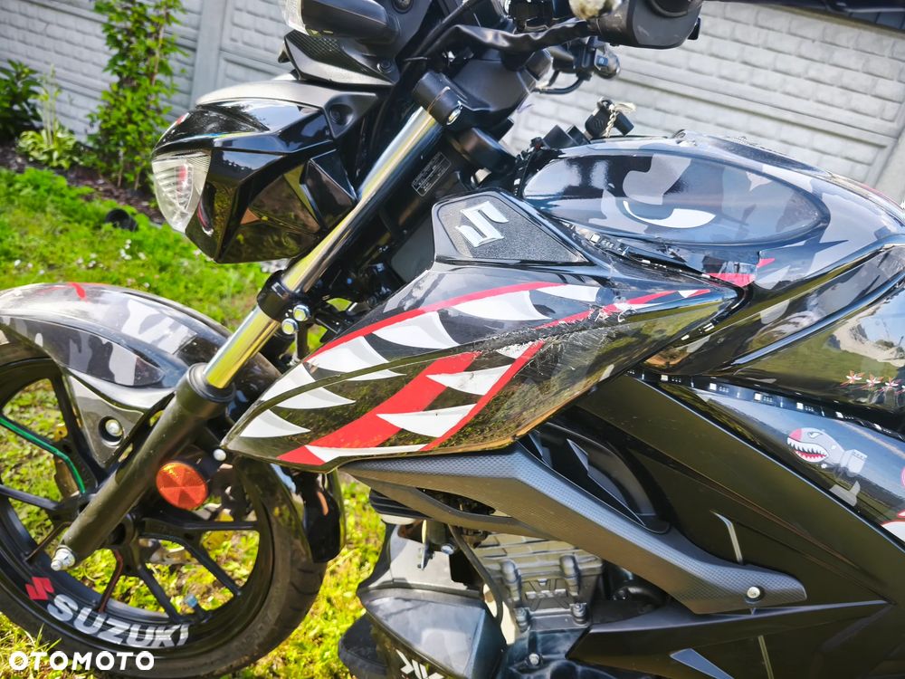 Suzuki GSX - 12