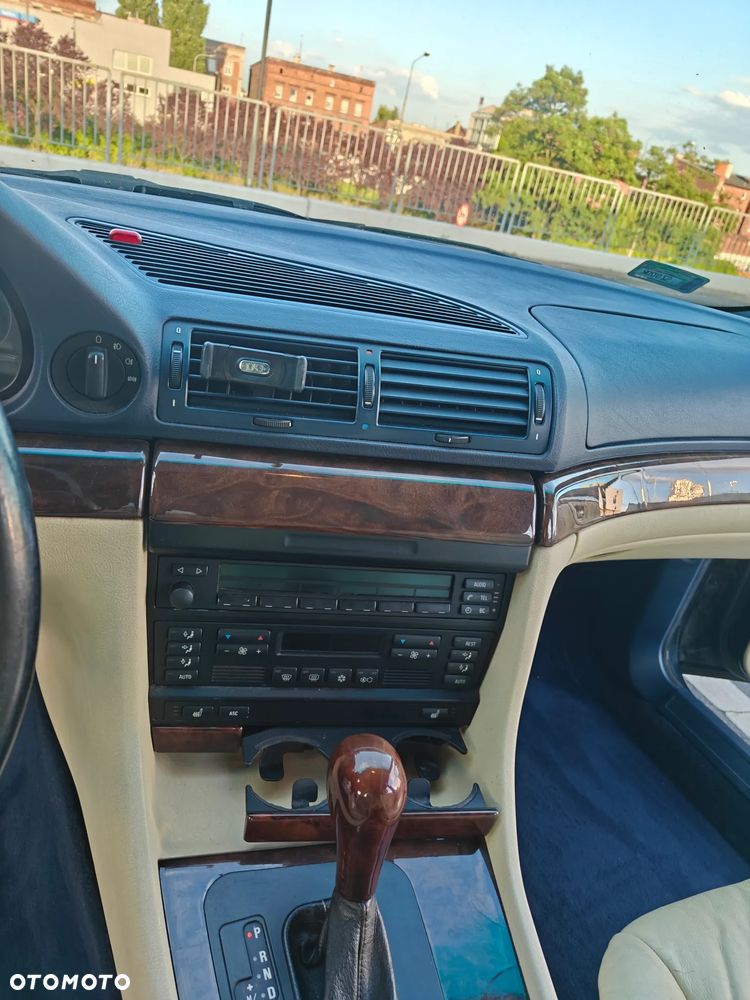 BMW Seria 7 - 27