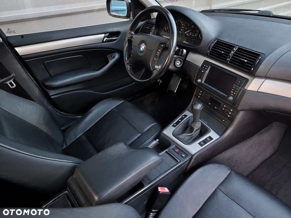 BMW Seria 3 325i Edition Exclusive - 33