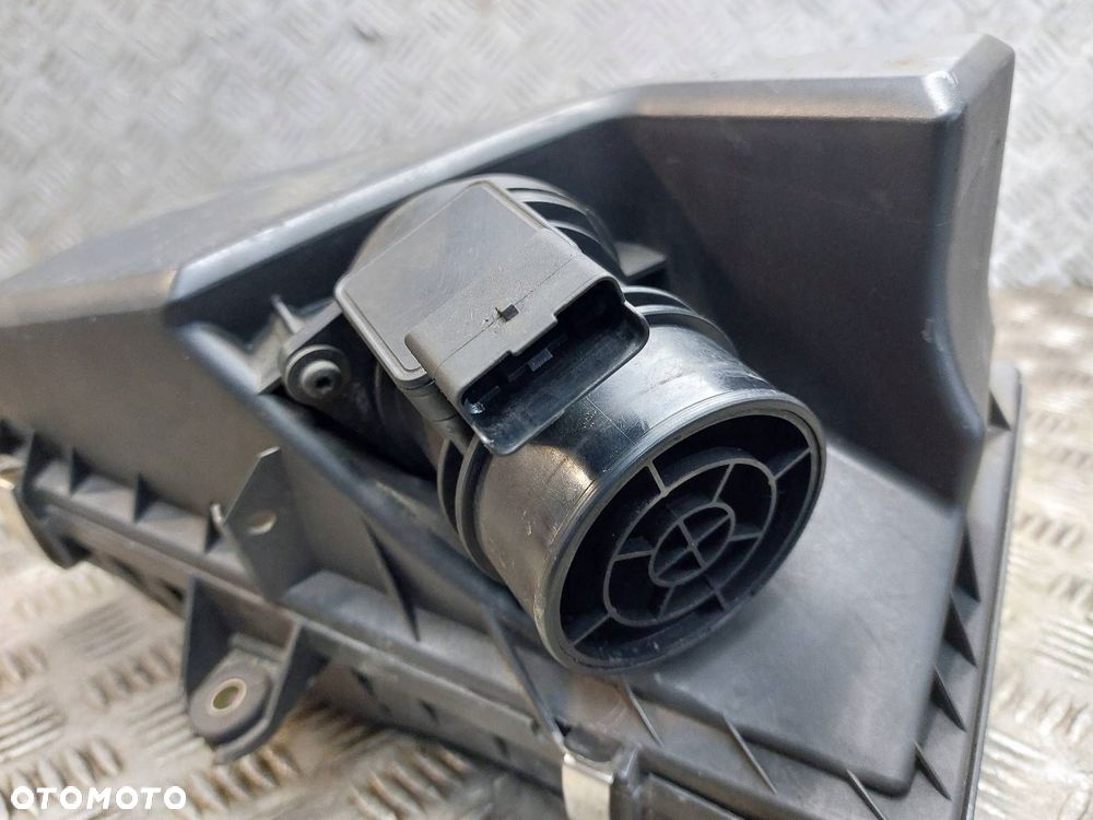 OBUDOWA FILTRA POWIETRZA + PRZEPŁYWOMIERZ RURA POWIETRZA CARISMA I 1.9 DID - 2