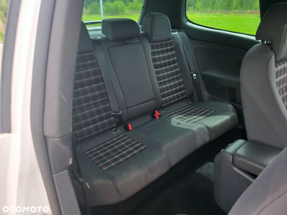 Volkswagen Golf - 12