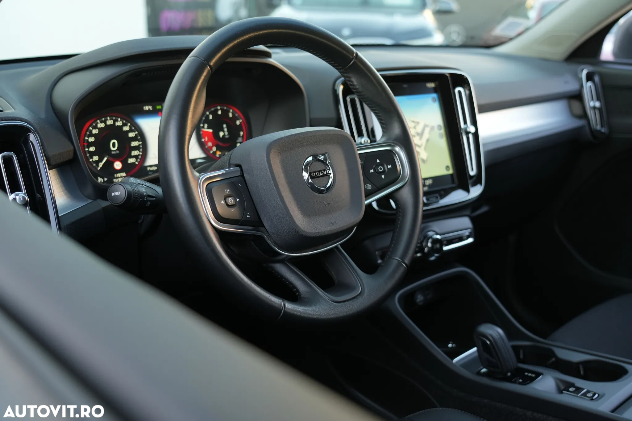 Volvo XC 40 T3 AT8 Momentum Pro - 20