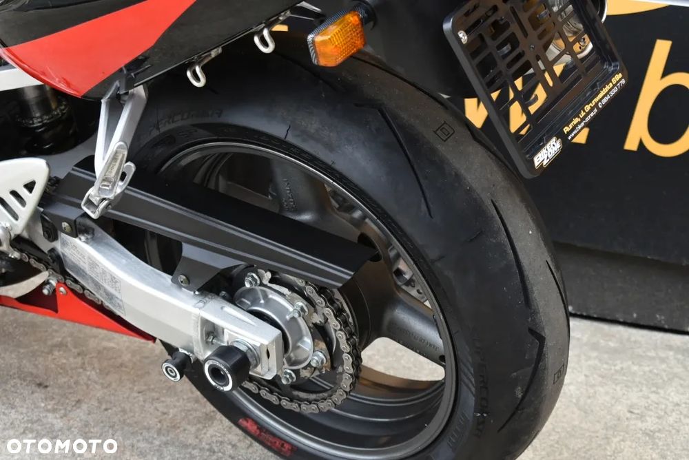 Suzuki GSX-R - 16