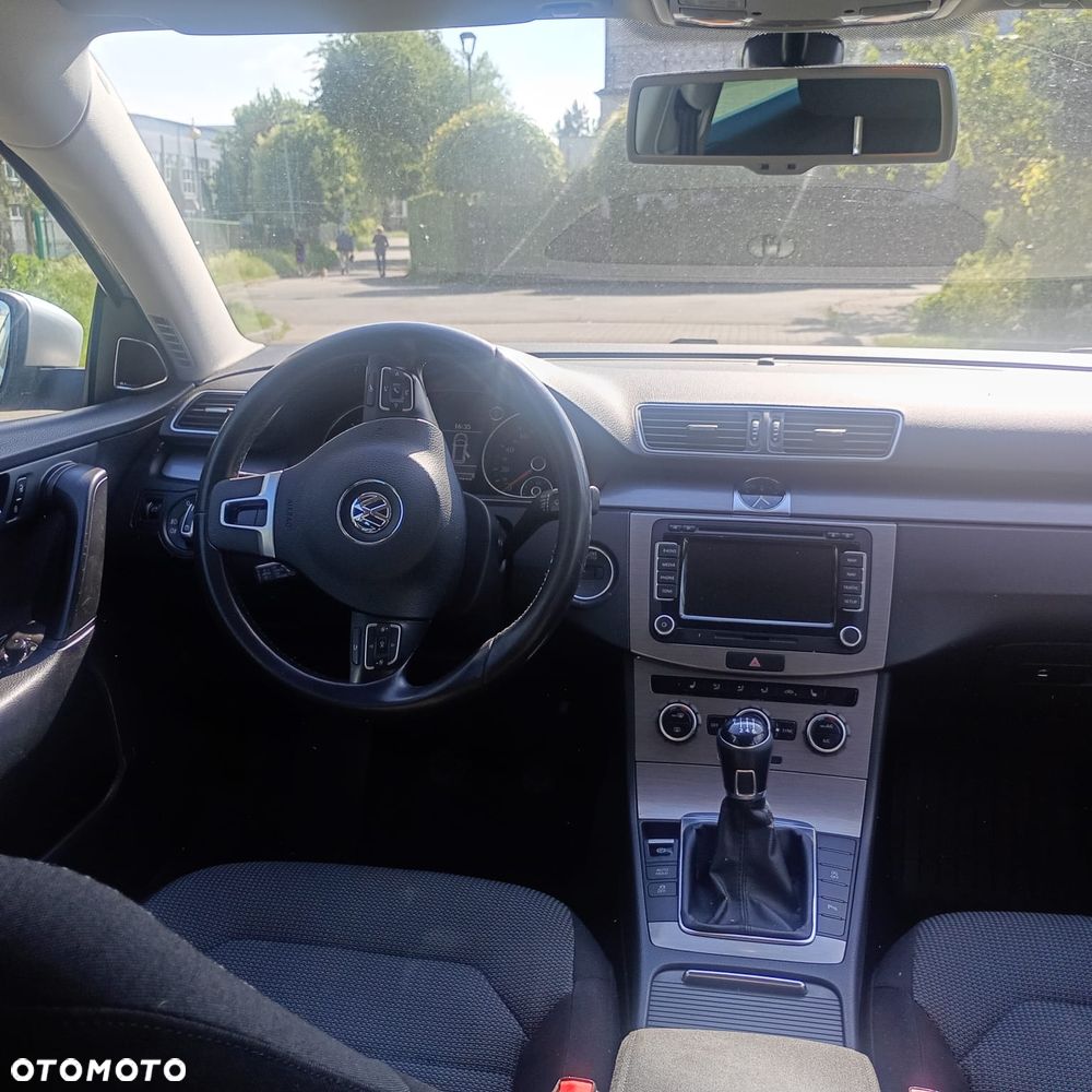 Volkswagen Passat - 8