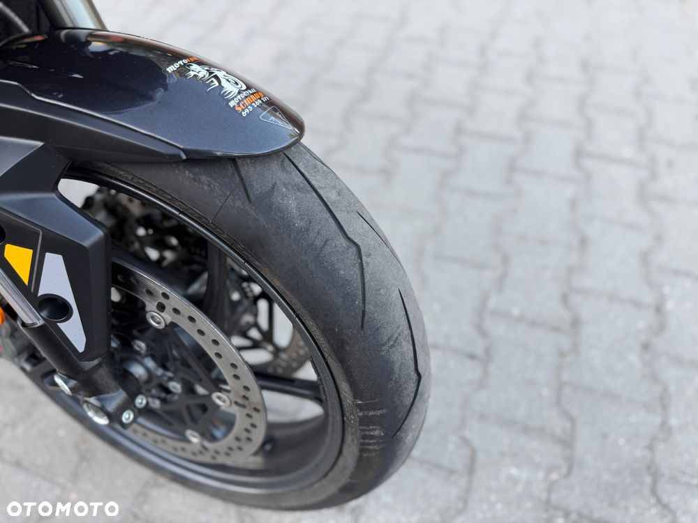 Triumph Street Triple - 10