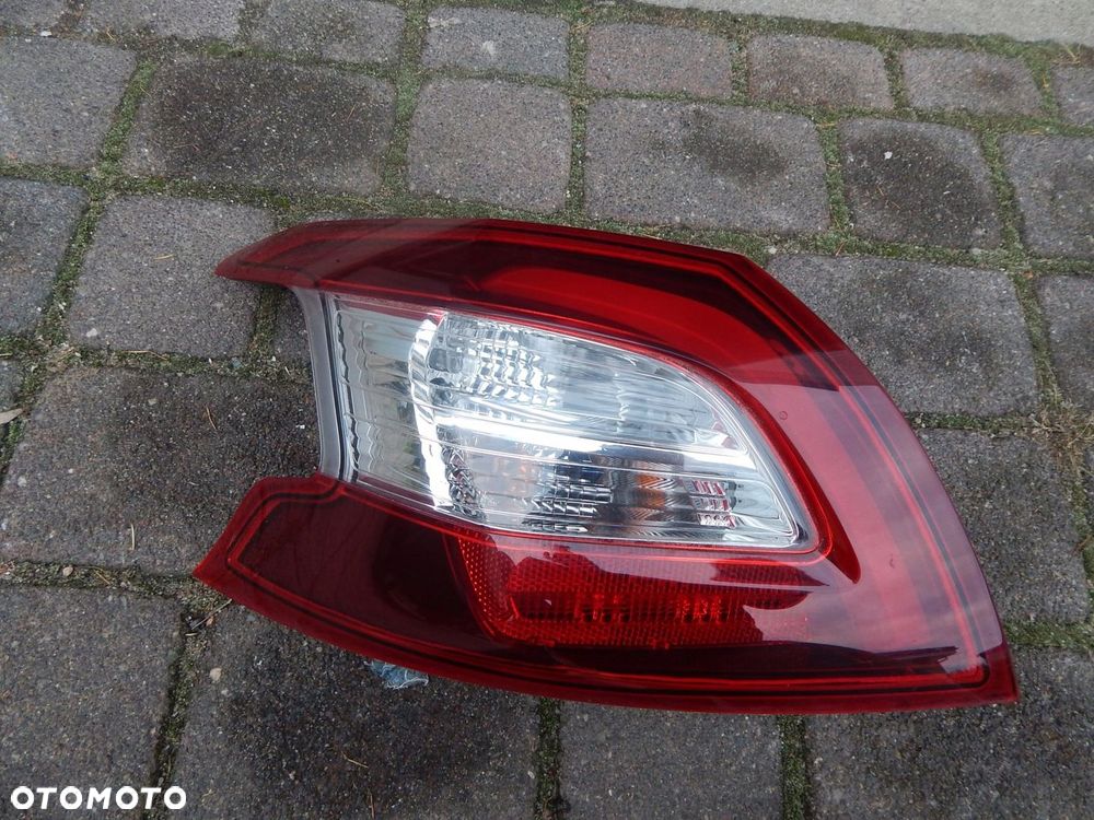 LAMPA LEWA BEUGEOT 308 T9 HB EUROPA