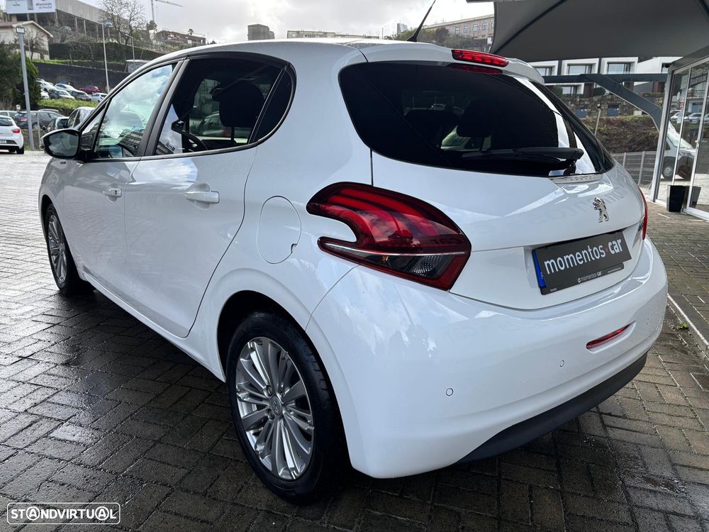 Peugeot 208 1.2 PureTech Signature - 4