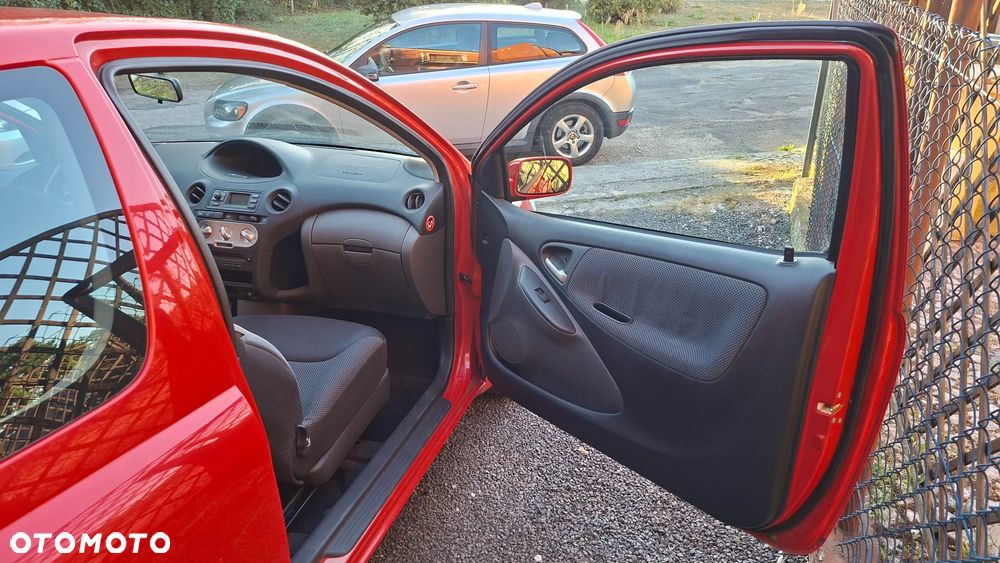 Toyota Yaris 1.0 Base - 12