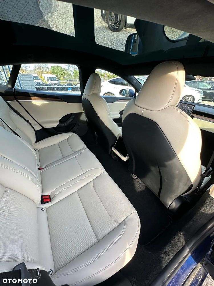 Tesla Model S Long Range - 23