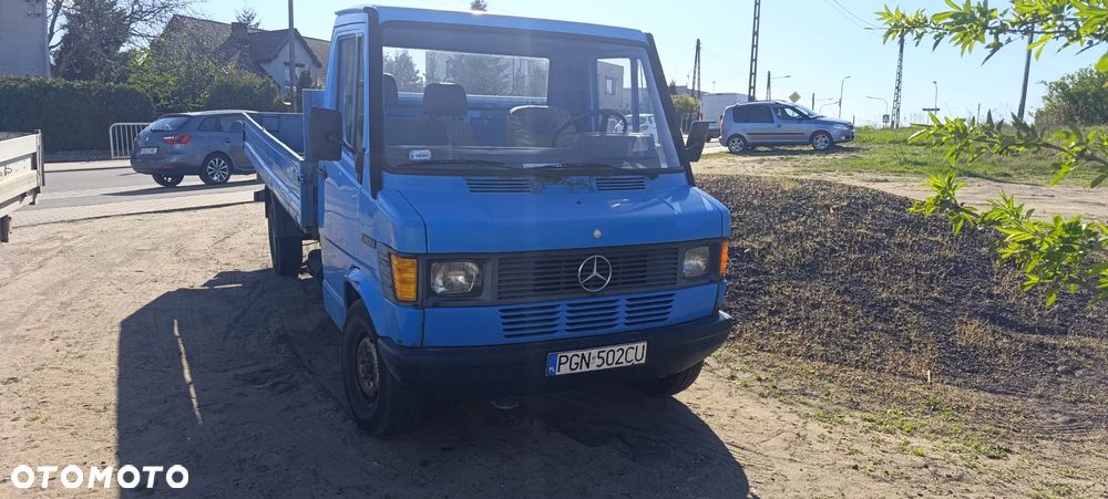 Mercedes-Benz 310 D - 1