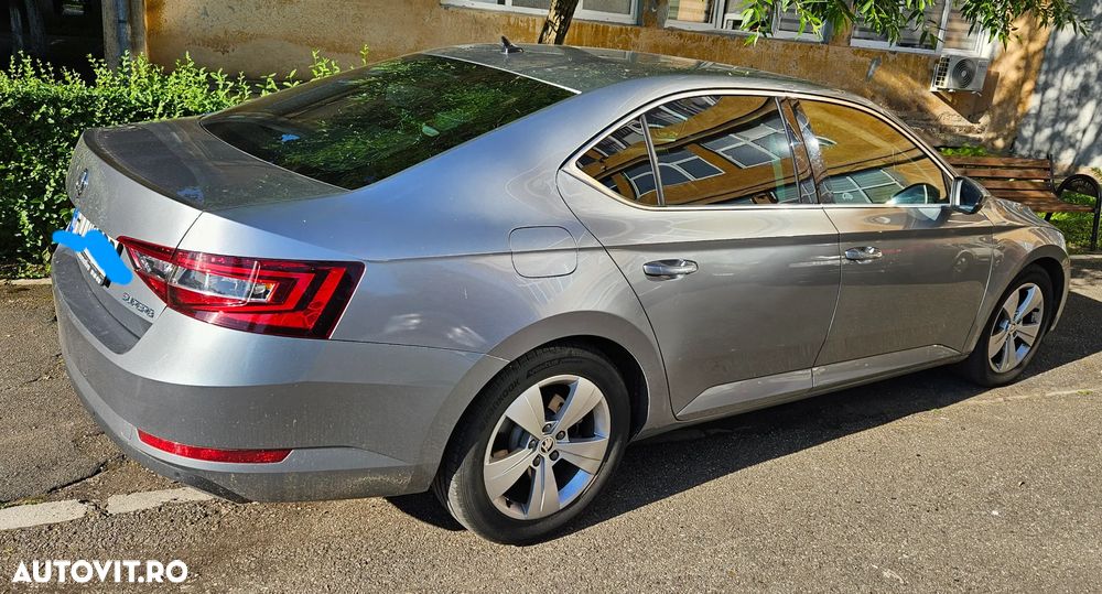 Skoda Superb 2.0 TDI DSG Ambition - 3