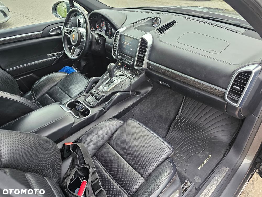 Porsche Cayenne S - 11