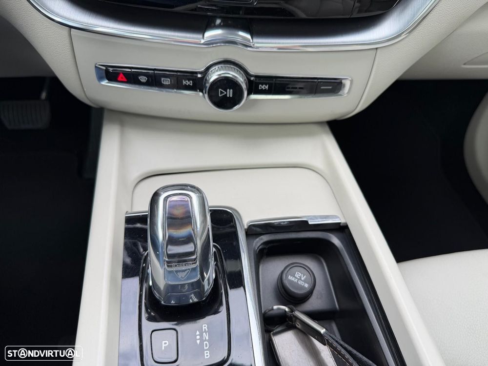 Volvo XC 60 2.0 T8 PHEV Inscription AWD - 25