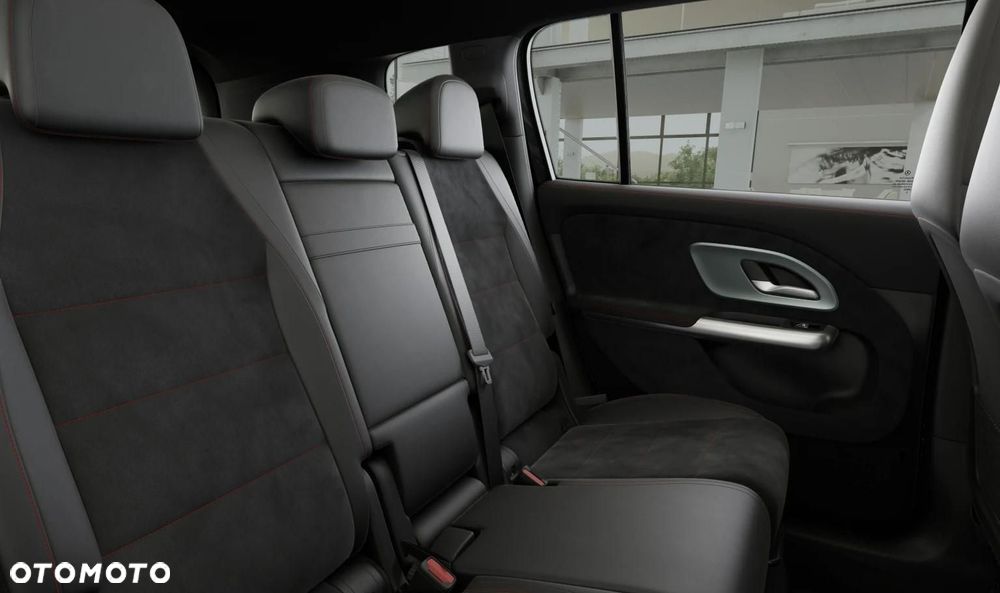 Mercedes-Benz GLB - 11