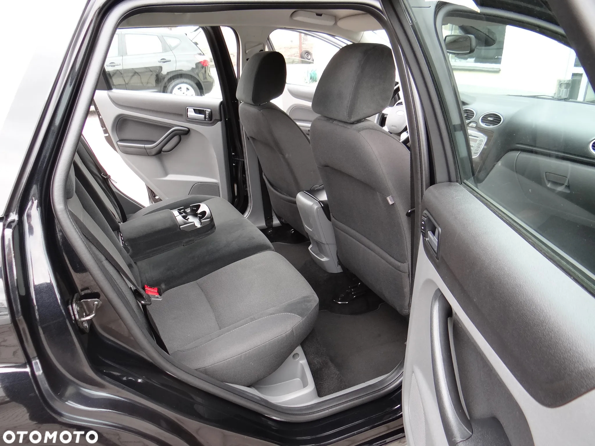 Ford Focus 1.8 Ghia - 36