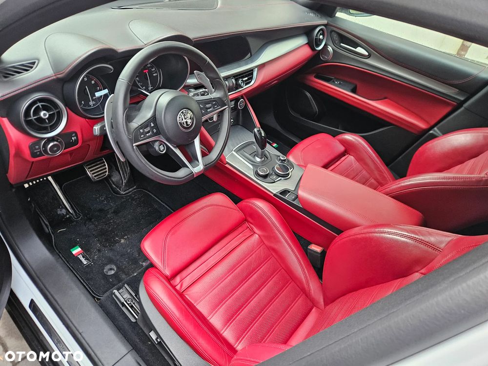 Alfa Romeo Stelvio 2.0 Turbo 16V AT8-Q4 Ti - 11