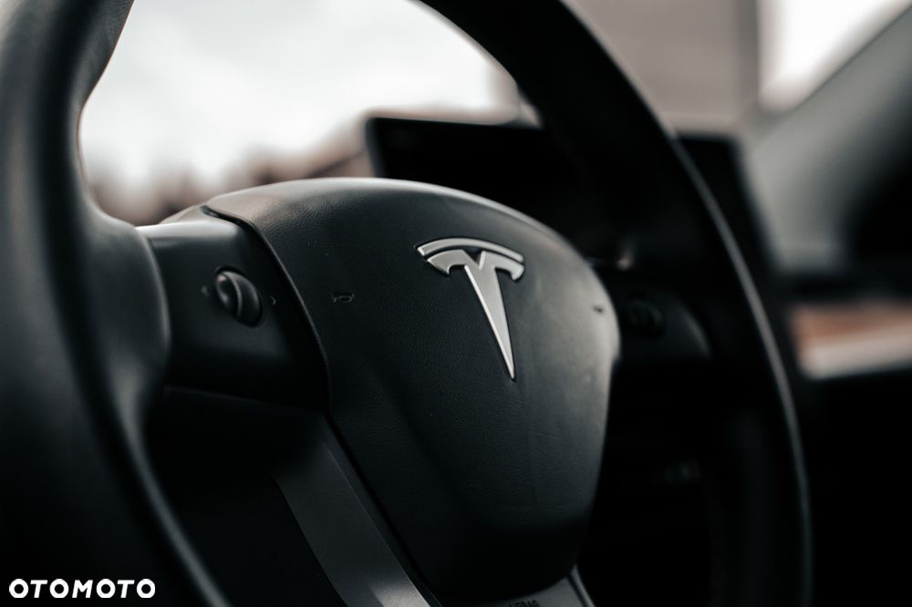 Tesla Model Y Performance AWD - 11