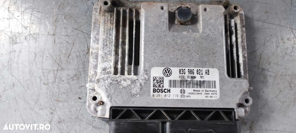 ECU volkswagen vw passat b6 sedan cod 03G906021AB - 3