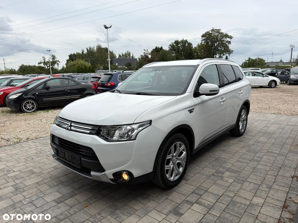 Mitsubishi Outlander Instyle NAVI + - 18
